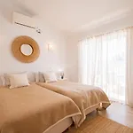 67 Adm - 3 Bed Walking Distance To Villa *