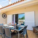 67 Adm - 3 Bed Walking Distance To Villa *