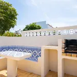 67 Adm - 3 Bed Walking Distance To Villa