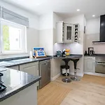 67 Adm - 3 Bed Walking Distance To Villa *