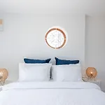 67 Adm - 3 Bed Walking Distance To Villa *