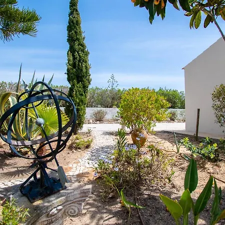 67 Adm - 3 Bed Walking Distance To *