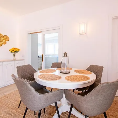 Villa 67 Adm - 3 Bed Walking Distance To *