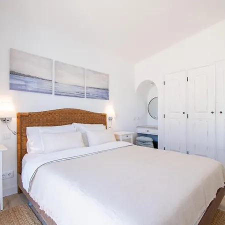 67 Adm - 3 Bed Walking Distance To Villa