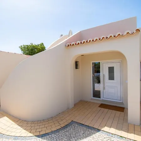 67 Adm - 3 Bed Walking Distance To 빌라