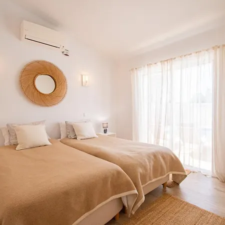 67 Adm - 3 Bed Walking Distance To Villa *