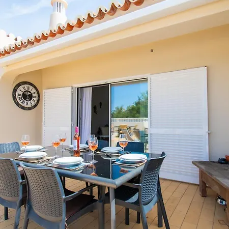 67 Adm - 3 Bed Walking Distance To Villa *