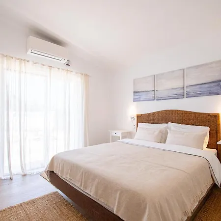 67 Adm - 3 Bed Walking Distance To *